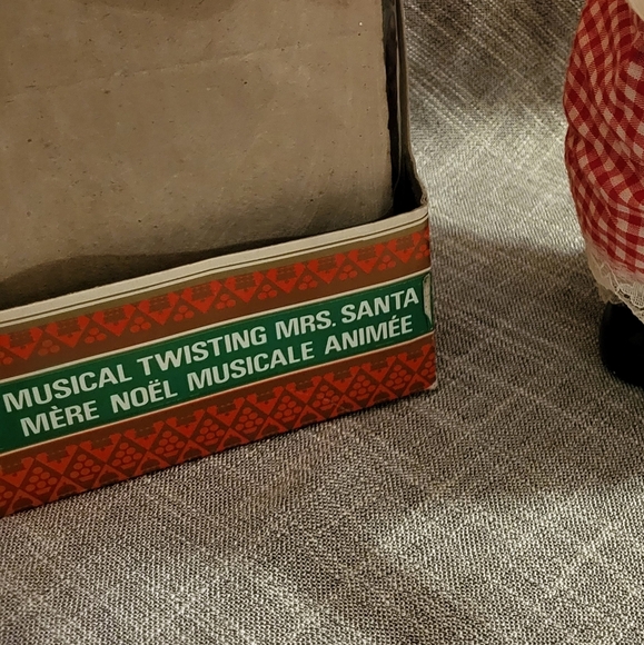🎄Vintage Musical Twisting Action Mrs Claus Plays christmas music Used with Box - Picture 2 of 9